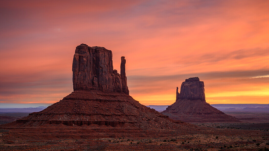 West Mitten and East Miten buttes in Monument Valley Navajo Tribal Park, Arizona.