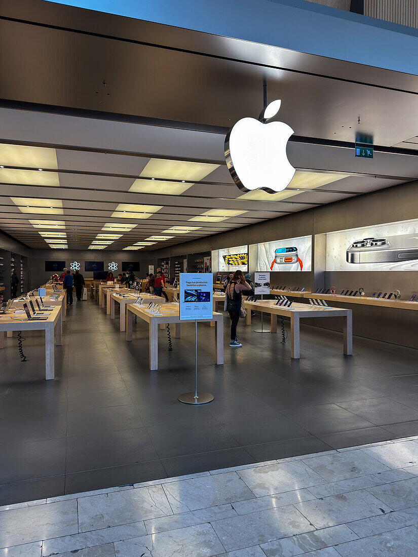 Apple Store in Puerto Venecia, bekanntes Einkaufszentrum in der Stadt Zaragoza, Spanien
