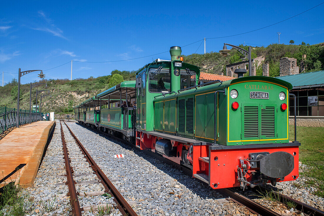 Tren del Ciment, im Bahnhof Pobla de Lillet, La Pobla de Lillet, Castellar de n'hug, Berguedà, Katalonien, Spanien