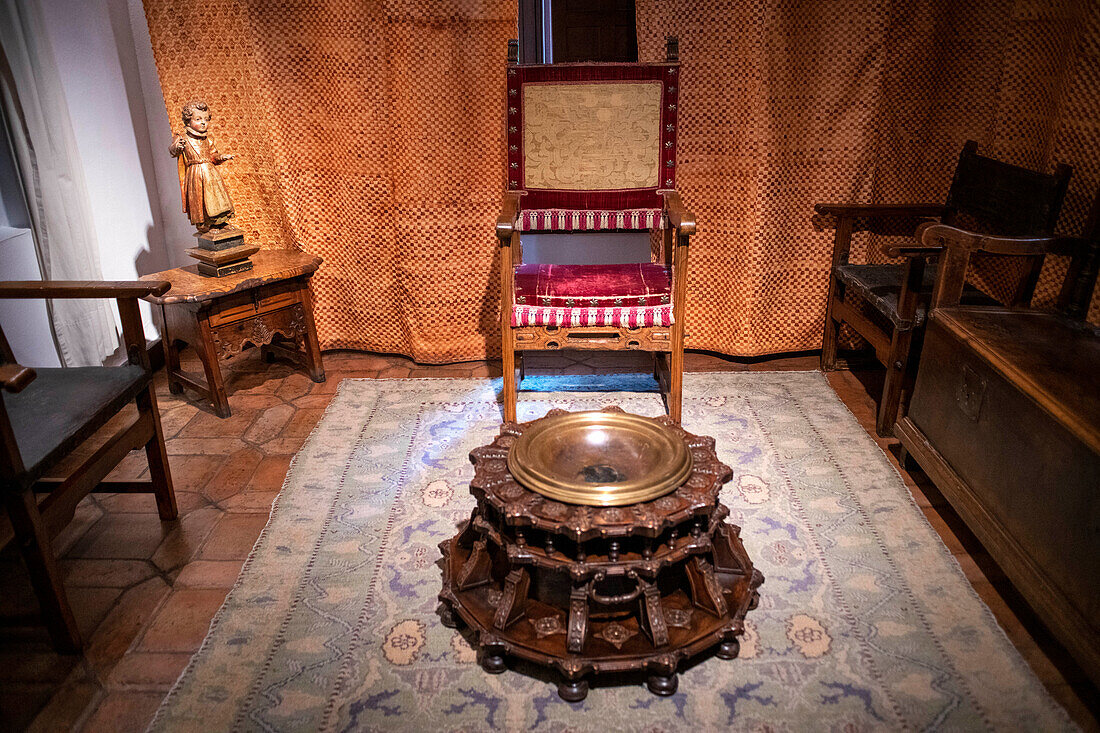 Schlafzimmer des Ritters, Museum des Geburtshauses von Cervantes, Alcala de Henares. Gemeinde Madrid, Spanien