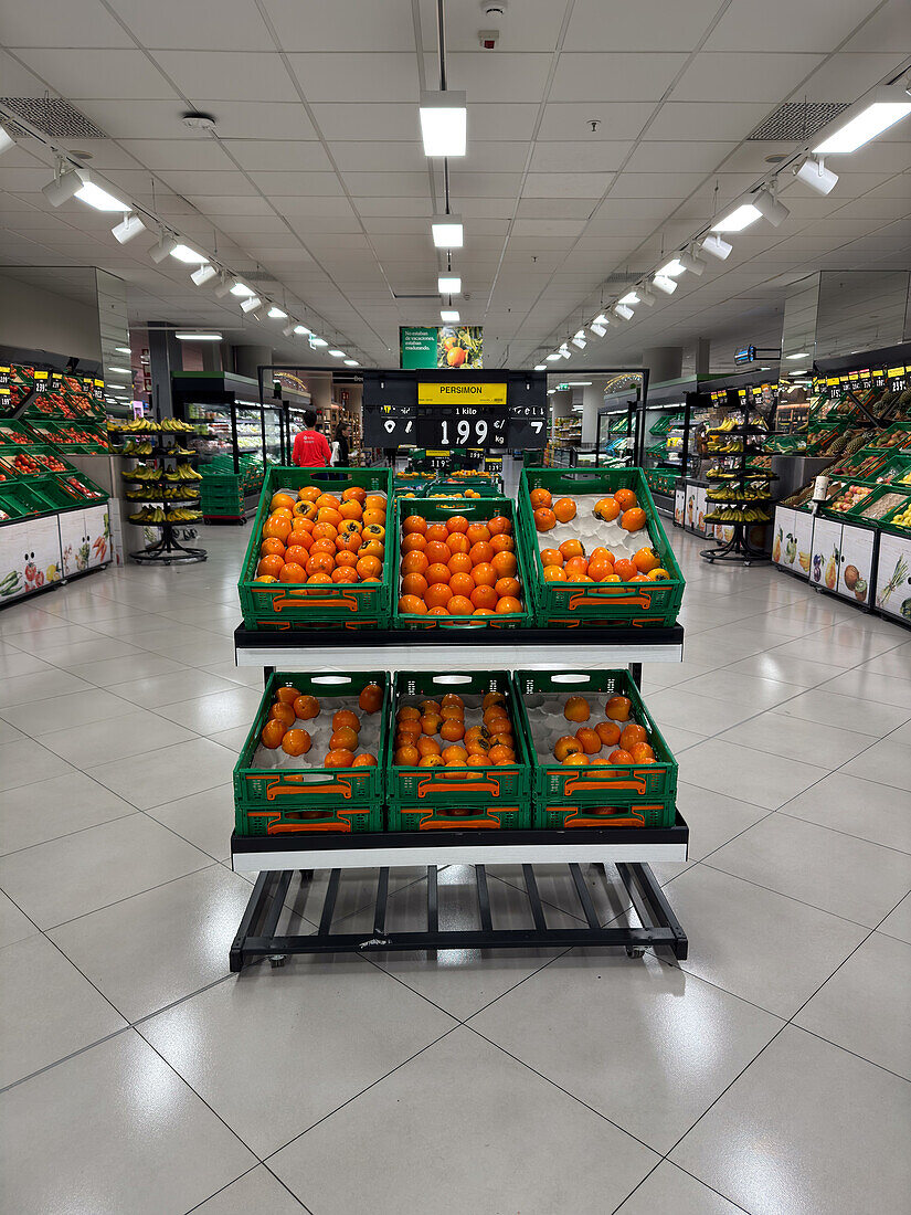 Obstabteilung im Mercadona-Supermarkt, Zaragoza, Spanien