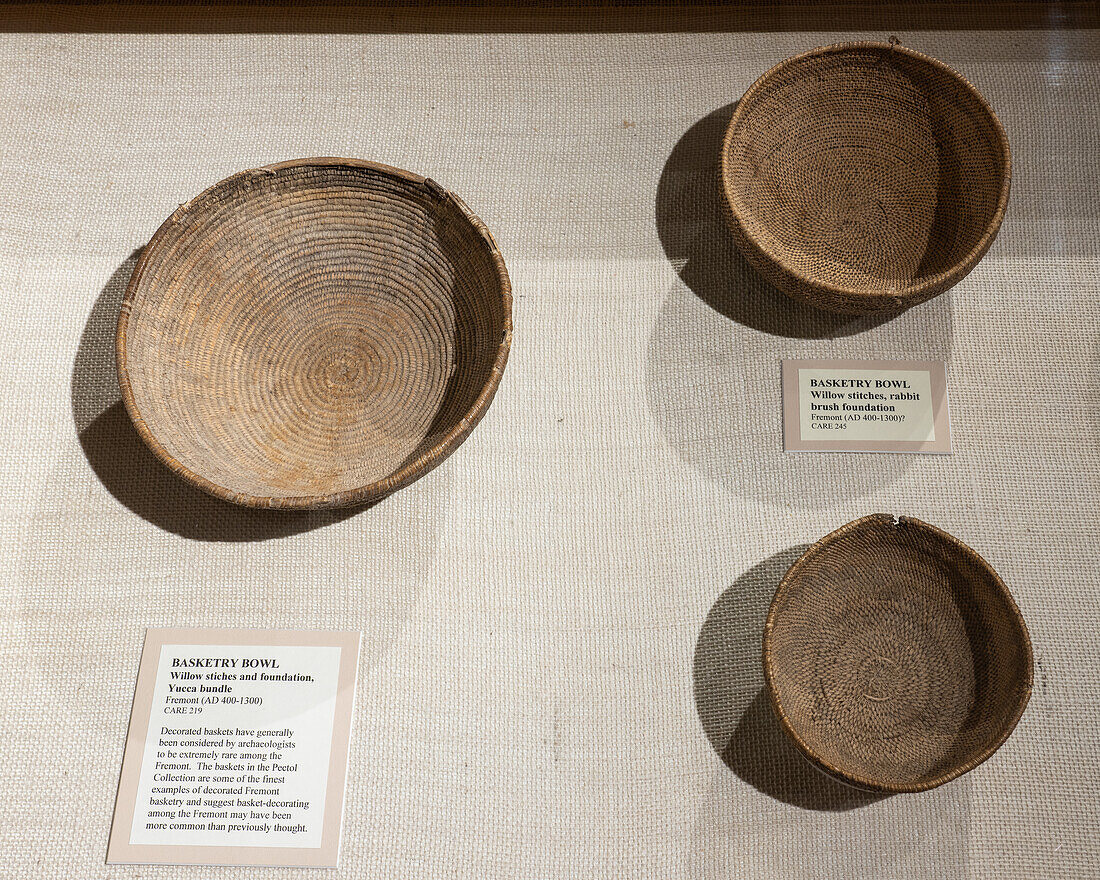 1000 Jahre alte Korbwaren aus der Fremont-Kultur der amerikanischen Ureinwohner im USU Eastern Prehistoric Museum in Price, Utah