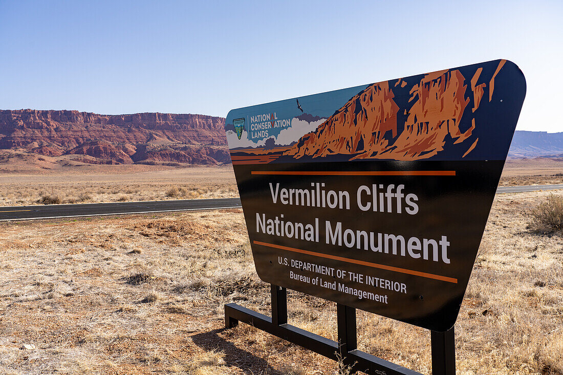Ein Schild an der Grenze des Vermilion Cliffs National Monument im Norden von Arizona