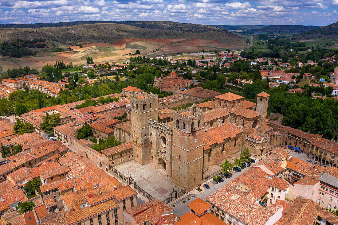 Aerial view of the cathedral and main square, Plaza Mayor, Sigüenza, Guadalajara province, Spain