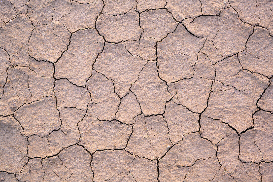 Schlammfliesen im 20 Mule Team Canyon im Death Valley National Park, Kalifornien