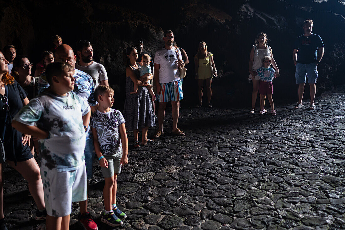 Cueva de los Verdes, eine Lavaröhre und Touristenattraktion in der Gemeinde Haria auf der Kanarischen Insel Lanzarote, Spanien