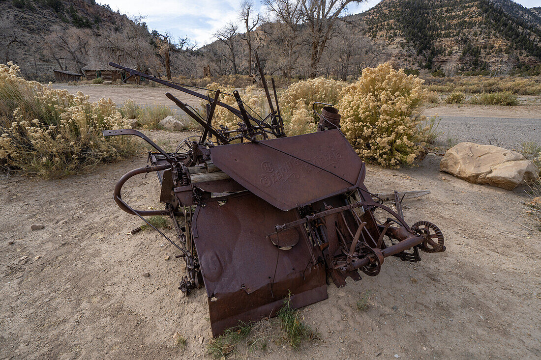Eine alte Deering New Ideal Getreidebindemaschine in Cottonwood Glen im Nine Mile Canyon in Utah