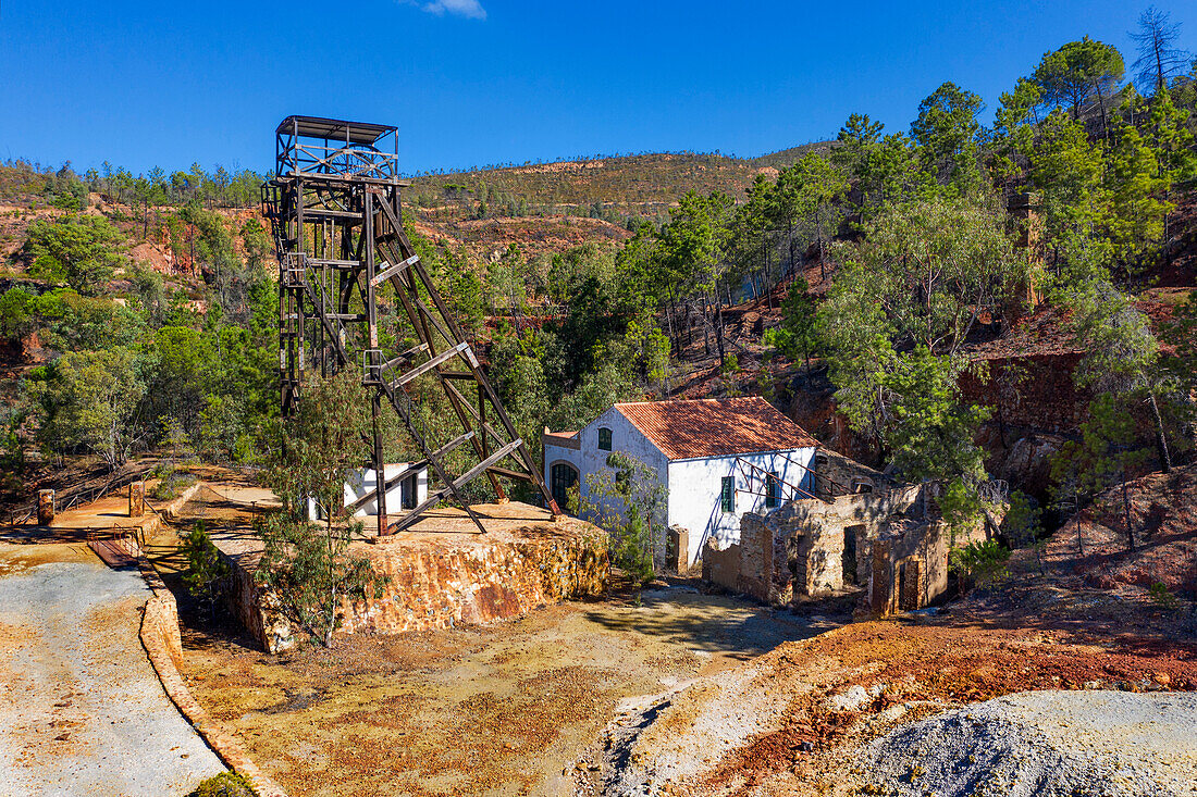 Rio Tinto mines. Peña del Hierro. Main open pit copper sulphur mine at Rio Tinto, Sierra de Aracena and Picos de Aroche Natural Park. Huelva province. Southern Andalusia, Spain. Europe.
