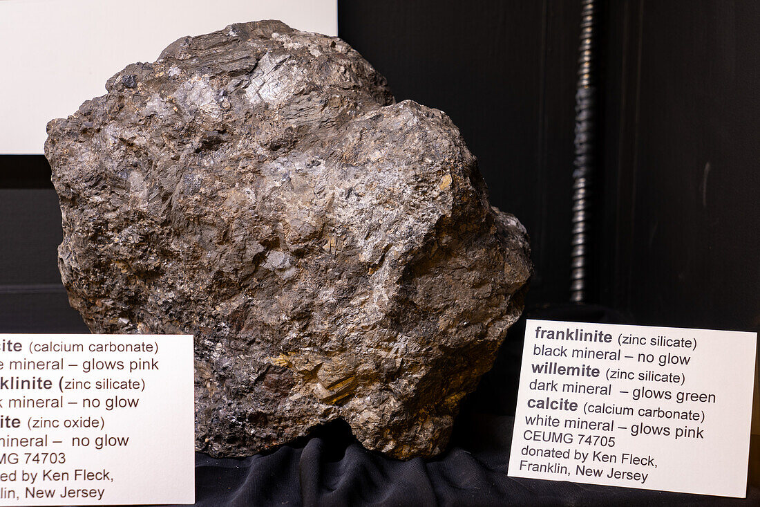 Franklinite, Willemite & Calcite minerals under normal light. USU Eastern Prehistoric Museum, Price, Utah.
