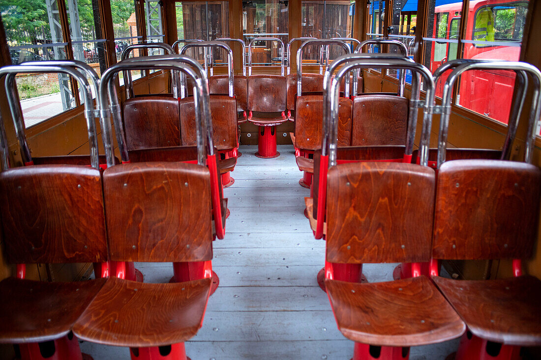 Innenraum eines Waggons des Zuges El Tren de Arganda oder Tren de la Poveda in Arganda del Rey, Madrid, Spanien