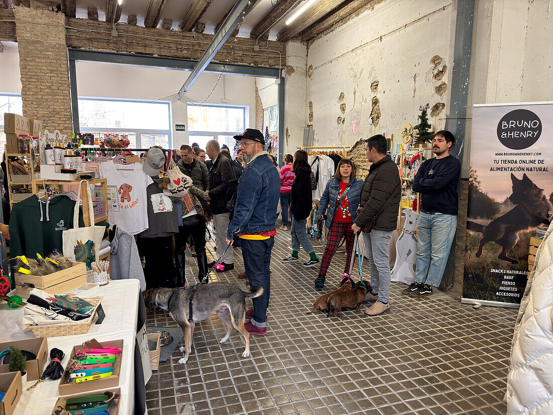 Tiermarkt ZGZ in der alten Enrique-Coca-Fabrik in der Calle San Pablo, Zaragoza, Spanien