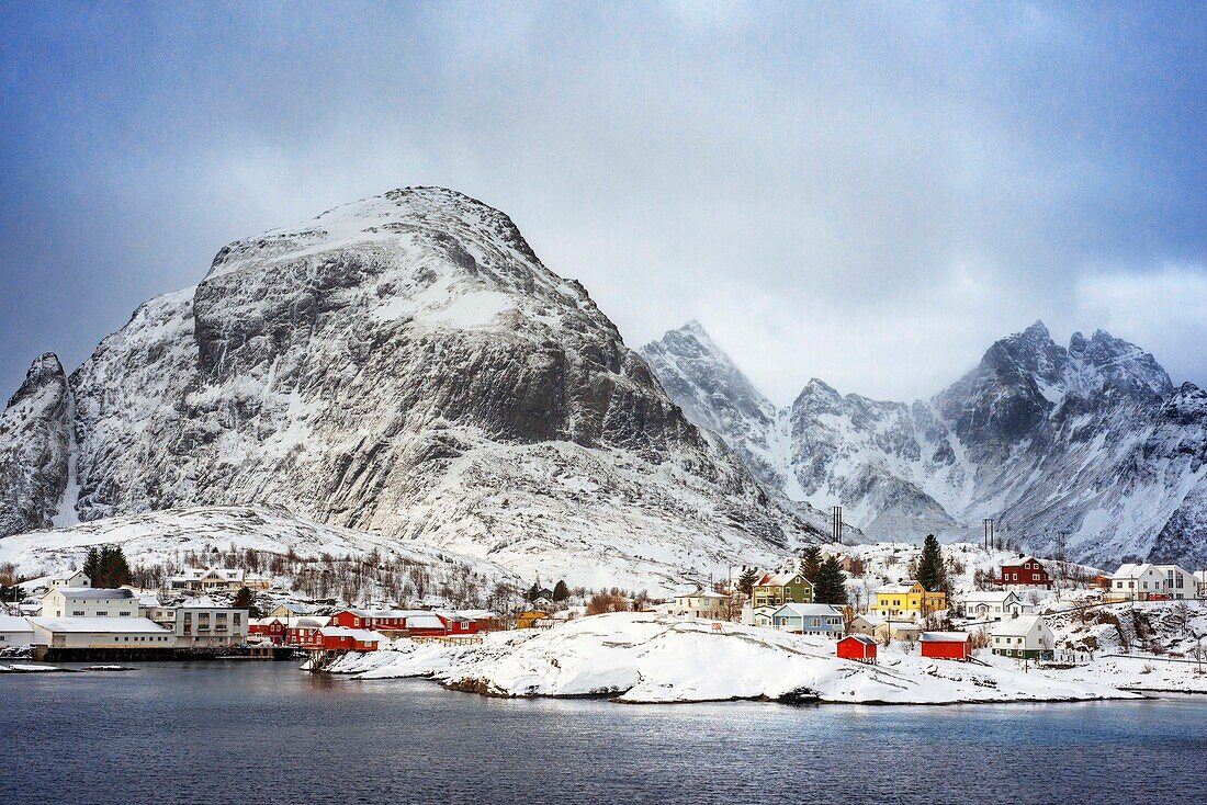 Schneelandschaft im Norwegischen Fischerdorfmuseum Å in Svolvaer auf den Lofoten Norwegen