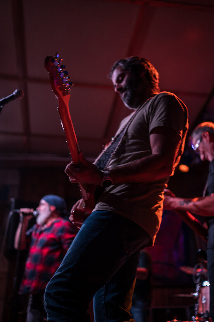 Wiedervereinigung der spanischen Rockband Mama Kin zur Feier des 20-jährigen Bestehens der Rock & Blues-Konzerthalle, Zaragoza, Spanien