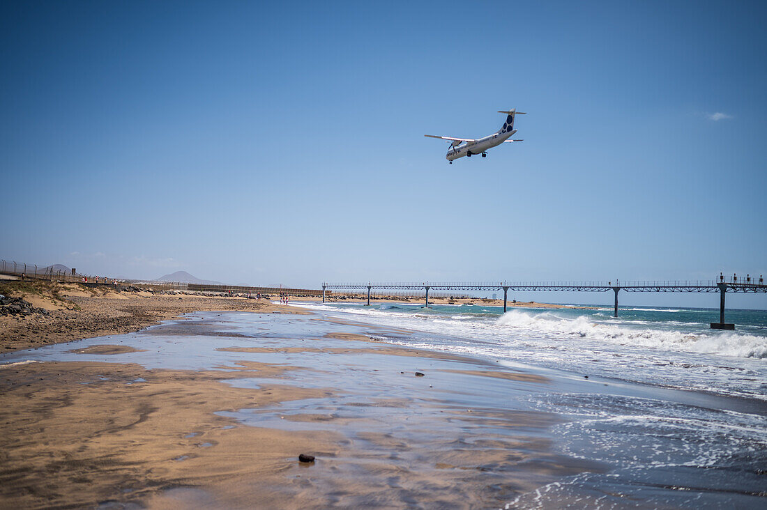 Landende Flugzeuge auf dem Flughafen von Lanzarote, Kanarische Inseln, Spanien