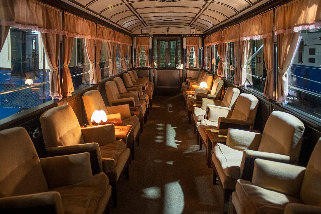 Alter Wagen der Cremellera-Zahnradbahn im Museum in Ribes de Freser, Katalonien, Spanien. Zahnradbahn Cremallera de Núria im Tal Vall de Núria, Pyrenäen, Nordkatalonien