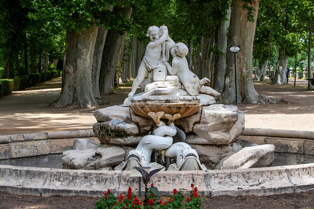 Inselgarten in den Spanischen Königlichen Gärten, Der Parterre-Garten, Aranjuez, Spanien. Saal der Katholischen Könige
