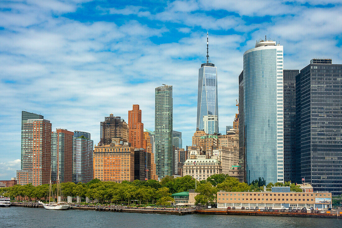 Panorama New York Skyline usa New York City Skyline Lower Manhattan Skyline mit Wolkenkratzern einschließlich des Freedom Tower cbd new york usa