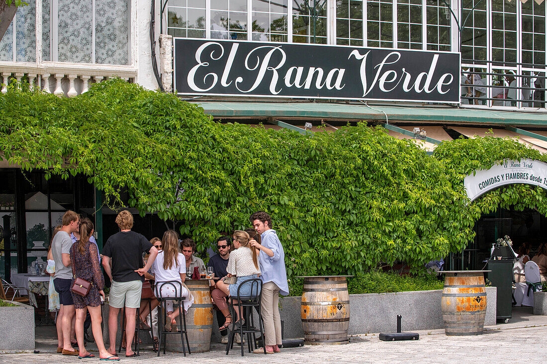 Restaurant El Rana verde am Fluss Tajo oder Tejo im Garten La Isla Aranjuez, Spanien