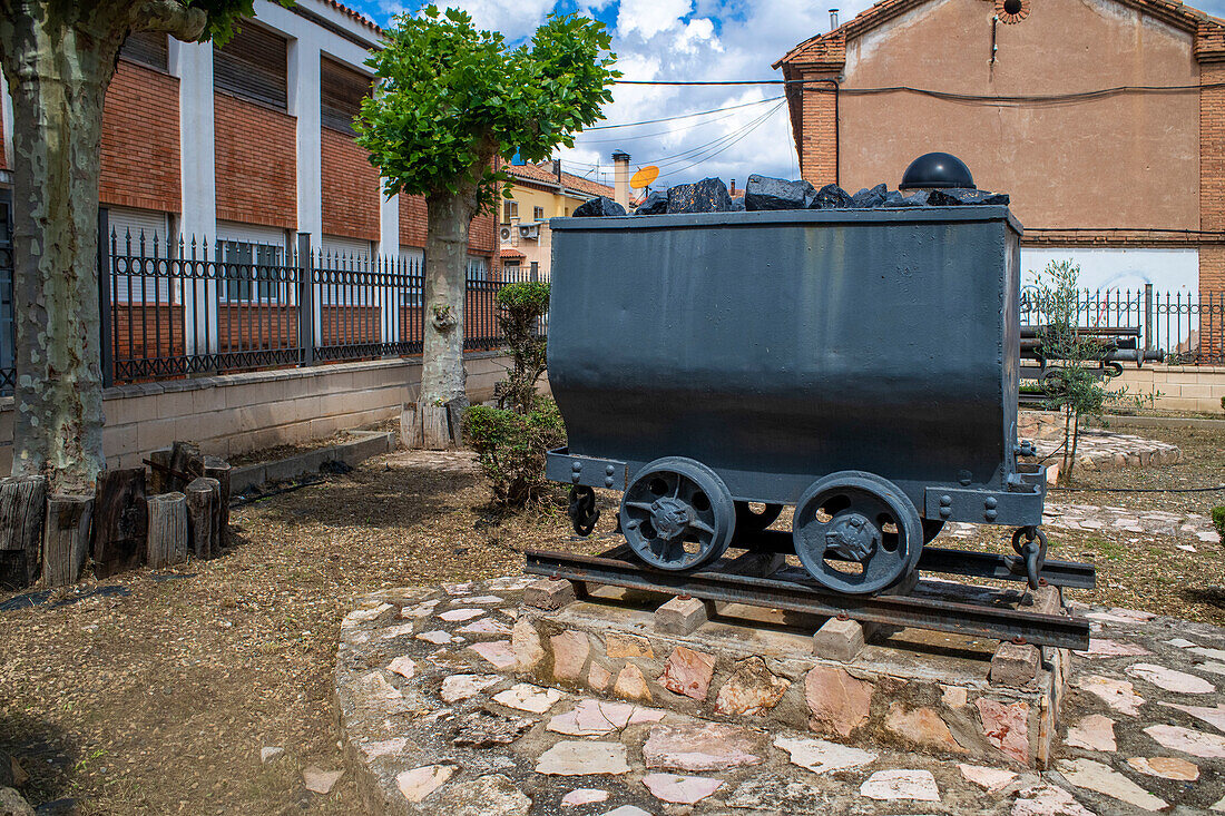 Museum of Science and Mining Archeology of Utrillas, located in the urban center of Utrillas, inside one of the restored buildings: The convent-hospital of the company M.F.U. from 1920, which formerly cared for the sick and injured in mining wells.