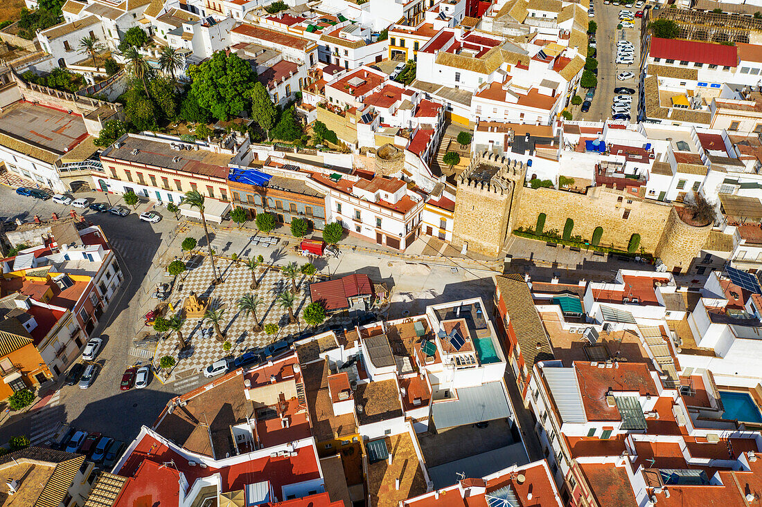 Luftaufnahme der Altstadt von Marchena in der Provinz Sevilla in Andalusien im Süden Spaniens. Platz Padre Alvarado