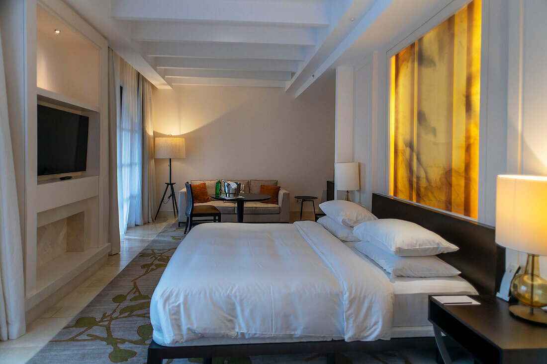 Innenaufnahme eines Zimmers im luxuriösen Fünf-Sterne-Hotel Cap Vermell in Canyamel auf der Insel Mallorca, Spanien