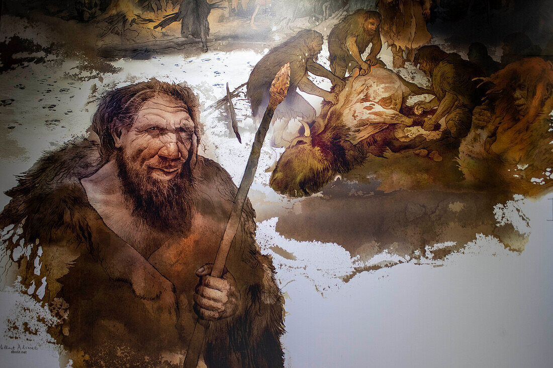 Porträt eines prähistorischen Menschen im Inneren des Archäologischen Regionalmuseums von Madrid in Alcala de Henares, Provinz Madrid, Spanien
