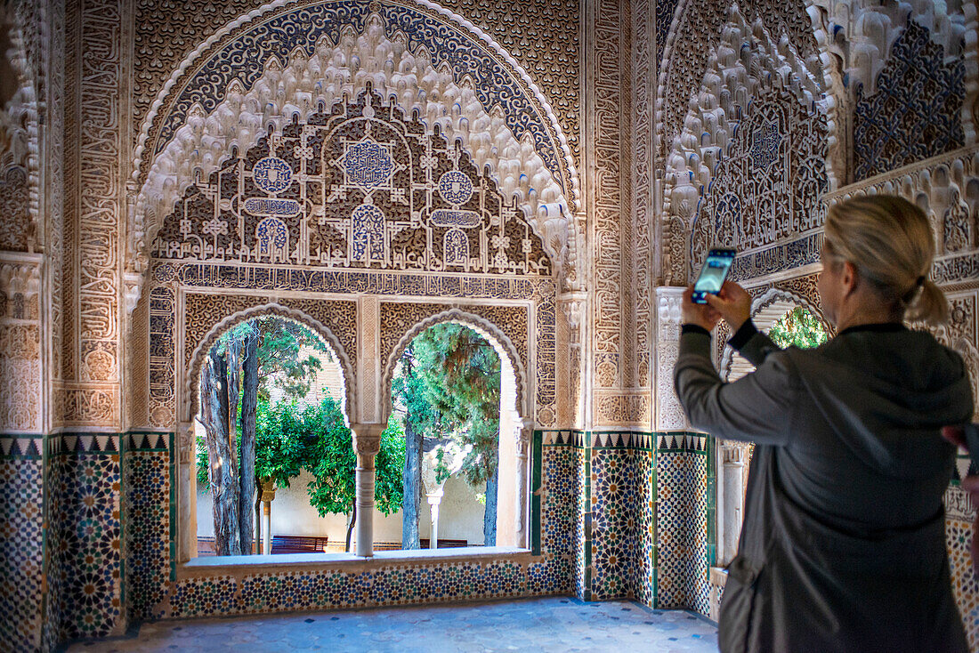 Alhambra-Palast Nasridenpaläste: Sala de los Ajimeces und Mirador de Lindaraja, Granada, Andalusien Spanien Europa