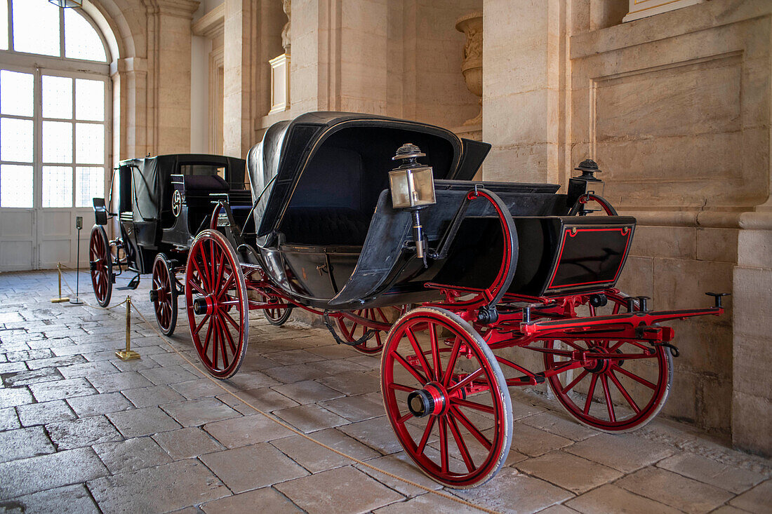 Royal carriage inside The Royal Palace of Aranjuez. Aranjuez, Community of Madrid, Spain.