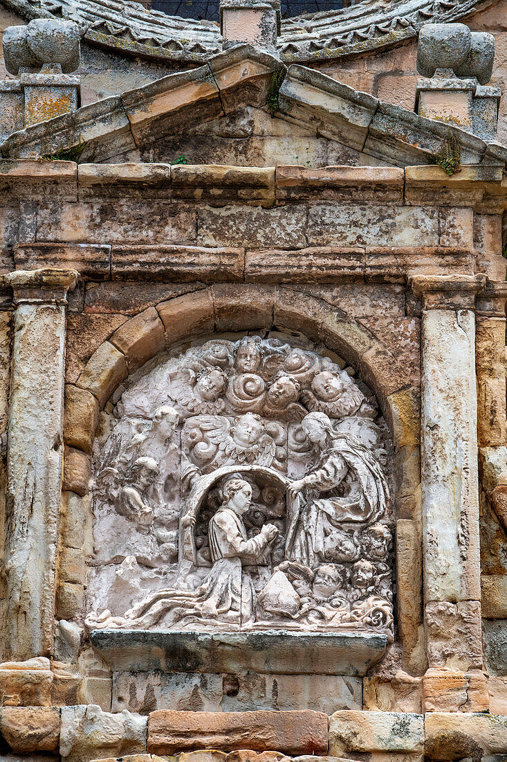 Skulptur an der Fassade der Kathedrale, Sigüenza, Provinz Guadalajara, Spanien
