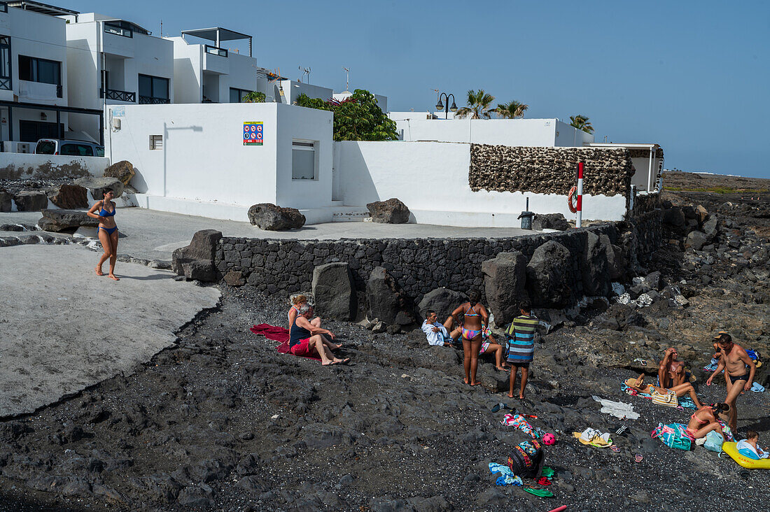 Beliebte natürliche Pools in Punta Mujeres, einem Dorf in der Gemeinde Haria, Lanzarote, Spanien