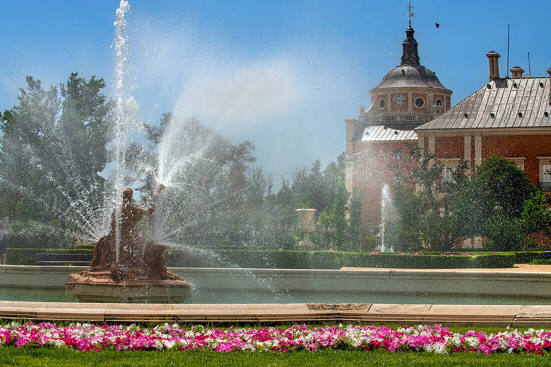 Spanish Royal Gardens, The Parterre garden, Statue of goddess Ceres, Aranjuez, Spain.