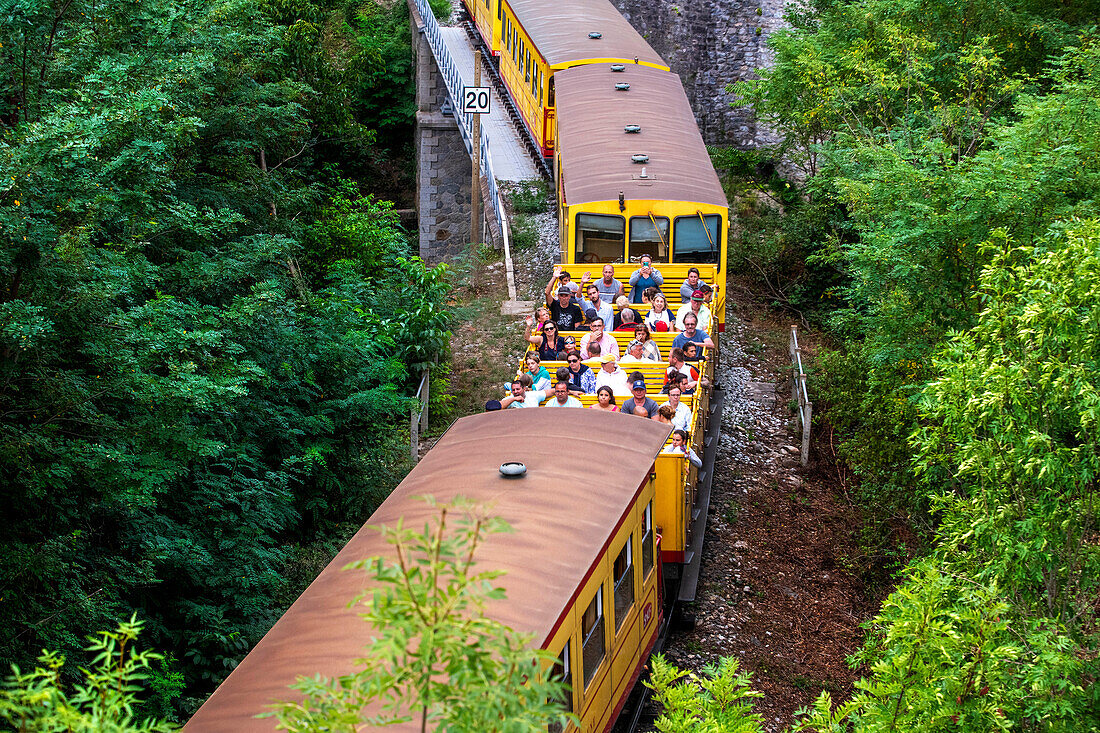 Pont d´Olette sur la Têt. The Yellow Train or Train Jaune between Thuès les Bains and Olette, Pyrénées-Orientales, Languedoc-Roussillon, France.