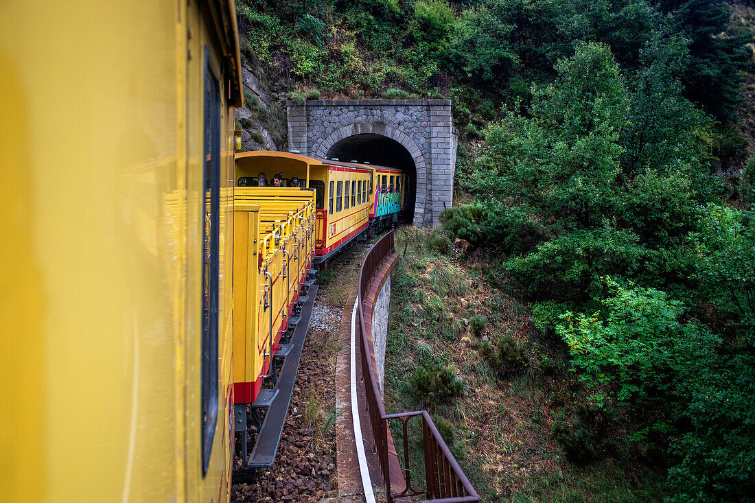Der Gelbe Zug oder Train Jaune, Pyrénées-Orientales, Languedoc-Roussillon, Frankreich