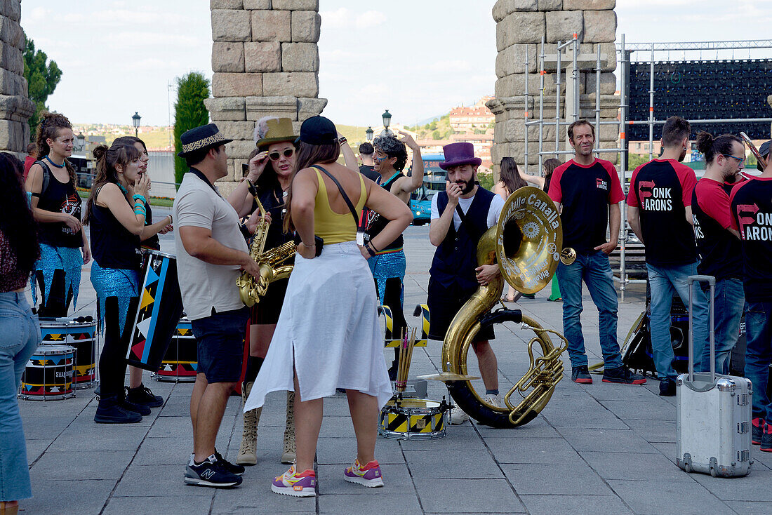 Femuka, the International Music and Theatre Festival, in the Plaza del Azoguejo of Segovia.