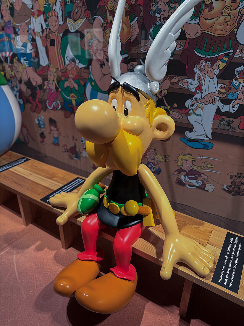 Figures from the Asterix and Obelix comic.