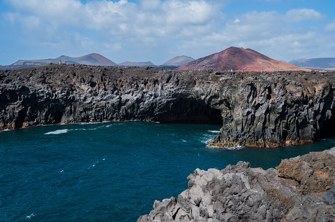 Die Lavafelsen von Los Hervideros auf Lanzarote, Kanarische Inseln, Spanien