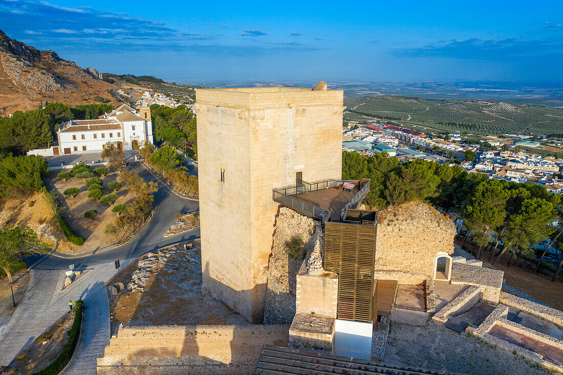 Luftaufnahme der Burg von Estepa in der Provinz Sevilla in Andalusien, Südspanien