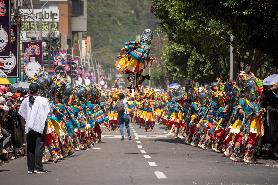 Different choreographic groups walk the path on the second day of the Blacks and Whites' Carnival. Pasto, Nariño, January 3, 2024.