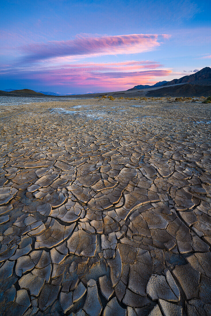 Schlammfliesen in Mesquite Flats im Death Valley National Park, Kalifornien