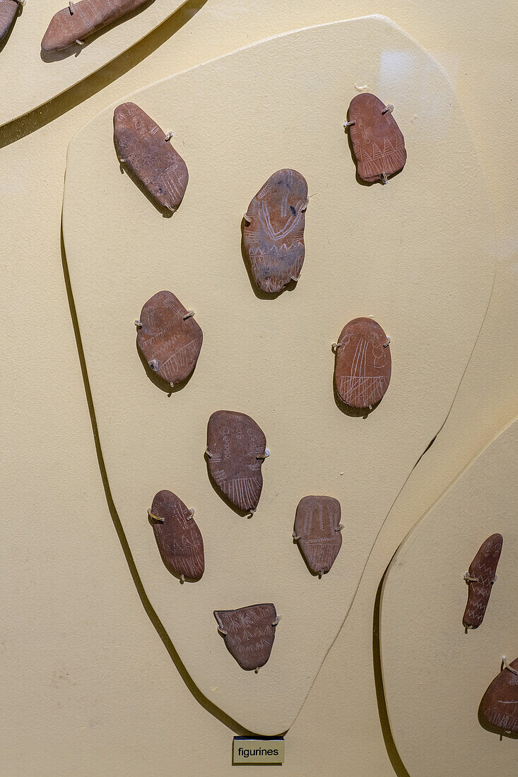 Eingeschnittene Steine als Kunst der amerikanischen Ureinwohner im USU Eastern Prehistoric Museum in Price, Utah