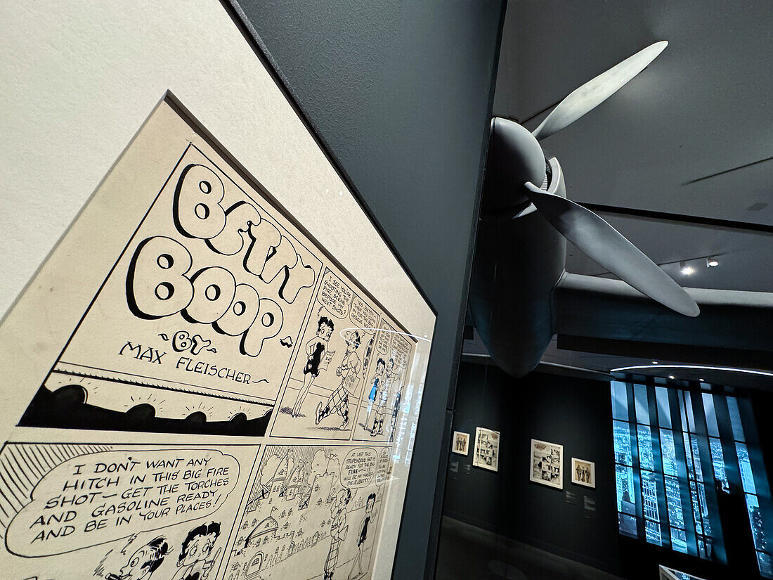 Die Ausstellung "Comic, Träume und Geschichte" im CaixaForum bietet einen Rundgang durch einige der besten Comics der Geschichte und gibt Einblicke in den Produktionsprozess von Comics, Zaragoza, Spanien