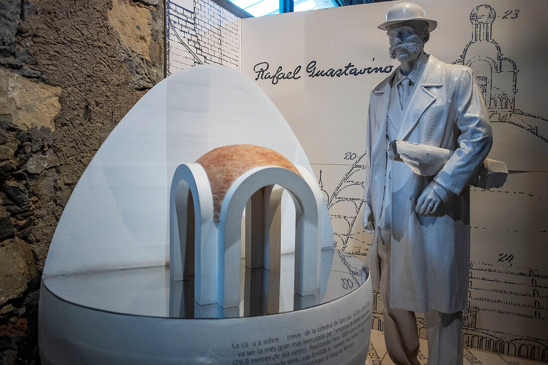 Museu de Ciment oder Asland ciment museum, gefördert von Eusebi Güell und entworfen von Rafael Guastavino, Castellar de n'hug, Berguedà, Katalonien, Spanien