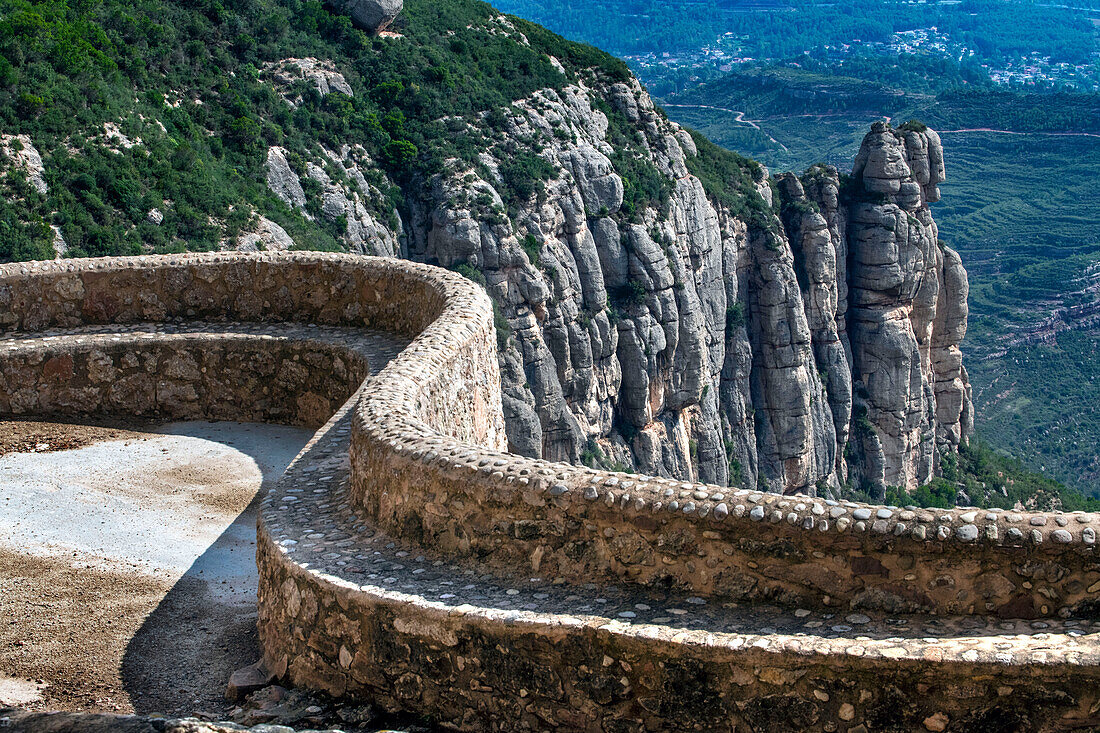 Kalksteintürme in den Bergen von Montserrat, Barcelona, Katalonien, Spanien
