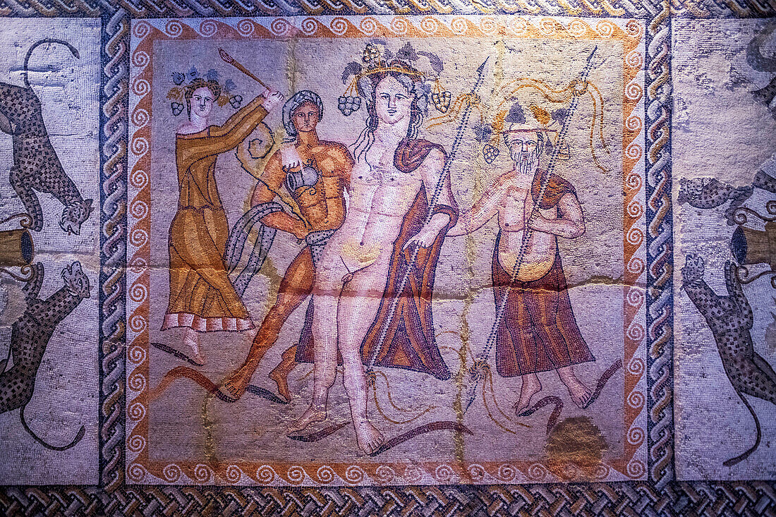 Baco-Mosaik aus dem IV. Jahrhundert im Inneren des Archäologischen Regionalmuseums von Madrid in Alcala de Henares, Provinz Madrid, Spanien