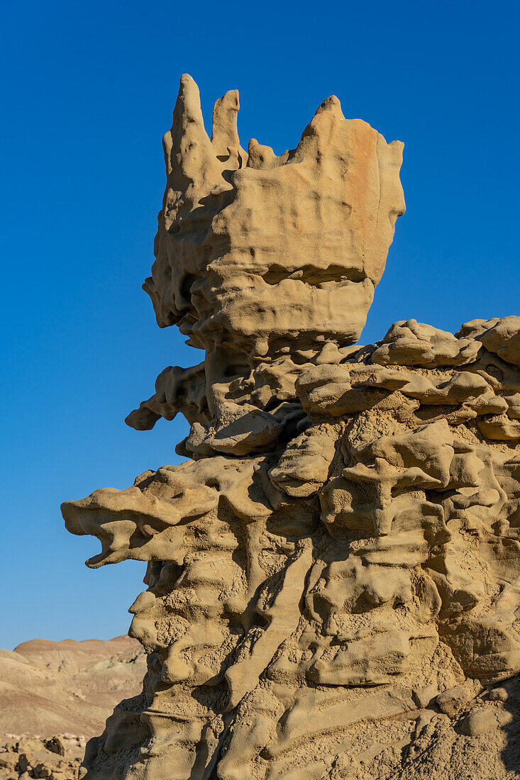 Die Hexe, eine der fantastisch erodierten Sandsteinformationen in der Fantasy Canyon Recreation Site, in der Nähe von Vernal, Utah