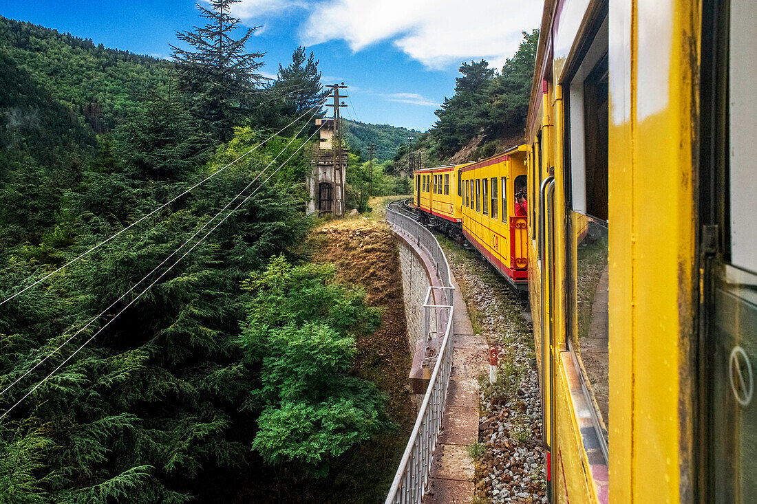 Der Gelbe Zug oder Train Jaune, Pyrénées-Orientales, Languedoc-Roussillon, Frankreich