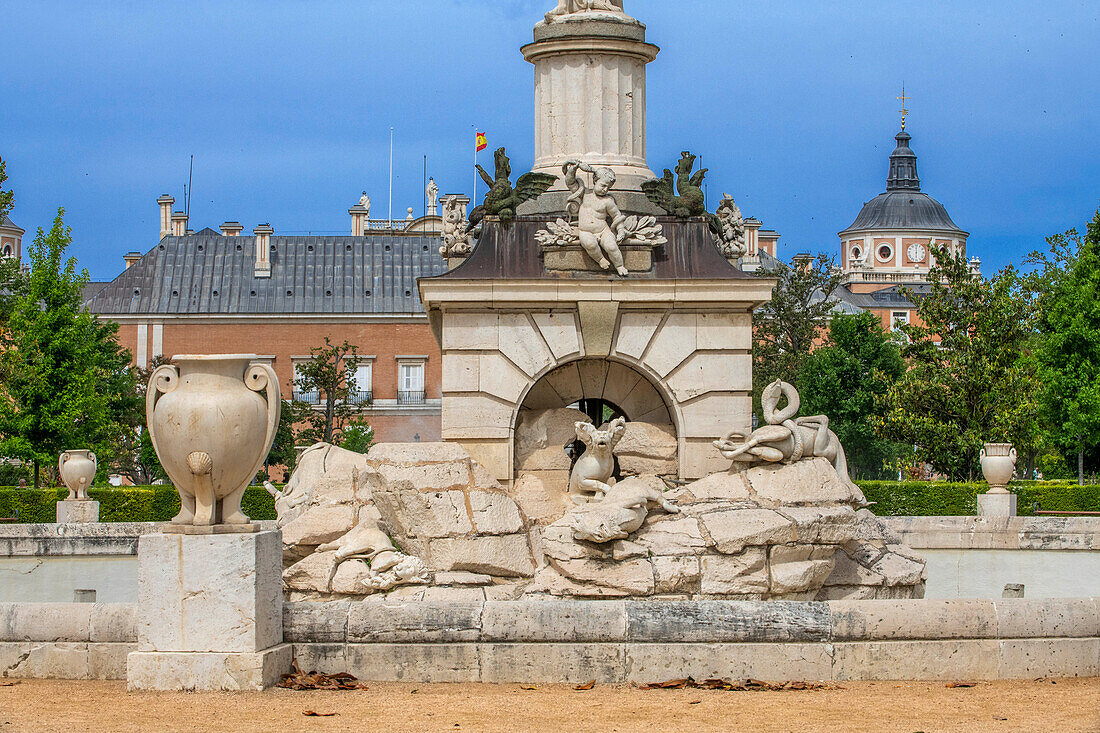 Fountain of Hercules and Antaeus, Spanish Royal Gardens, The Parterre garden, Aranjuez, Spain.