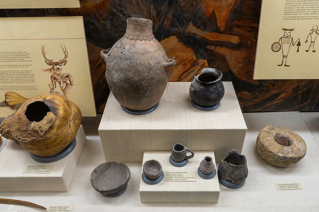 Keramik der Fremont-Kultur im USU Eastern Prehistoric Museum in Price, Utah