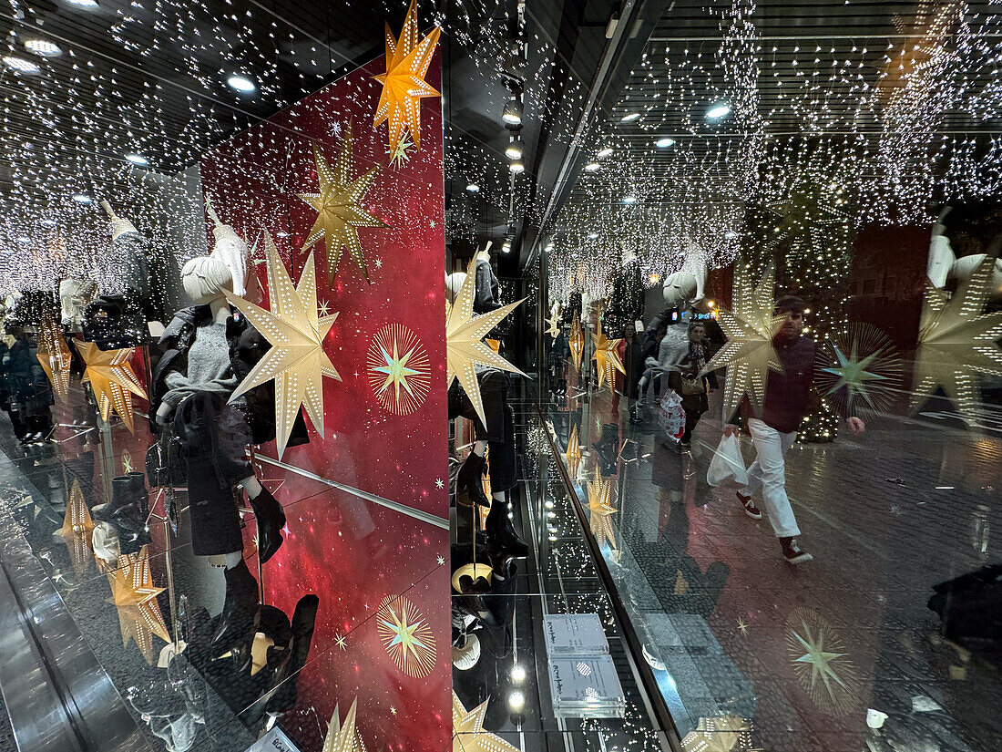 Christmas arrives in the streets of Zaragoza, Aragon, Spain