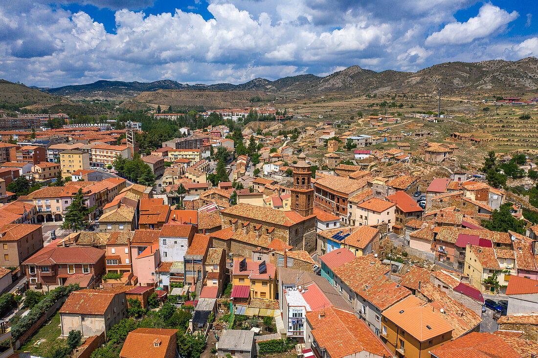 Luftaufnahme des Dorfes Utrillas, Utrillas, Cuencas Mineras, Teruel, Aragonien, Spanien